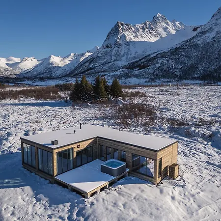 Arctic Serenity Lofoten - Jacuzzi & Sauna Ll12 Holiday home Lyngvaeret